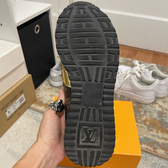 Fair Used Men Size 9 (Euro Sz 42) Louis Vuitton Run Away Sneakers Monogram Logo - Picture 15 of 16